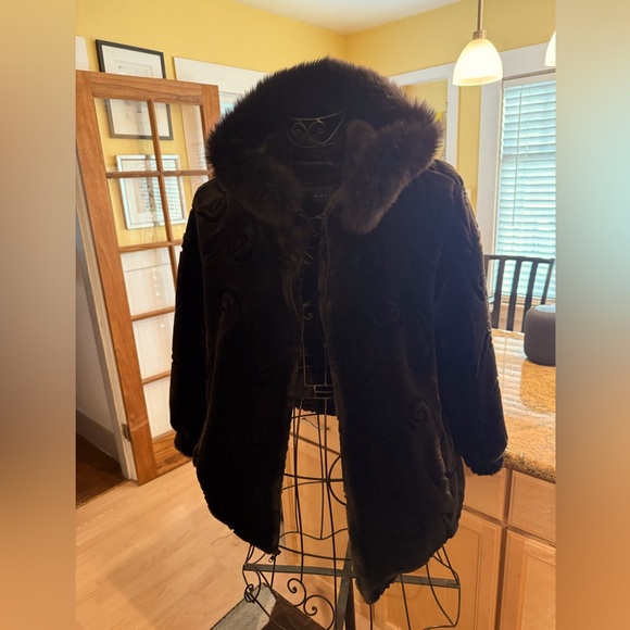 Gallery Winter Coat with real Fox Trimmed Hood - Picture 1 of 6